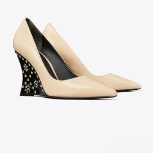 Tory Burch
Jeweled Flower Wedge
Goat Leather
Size 9